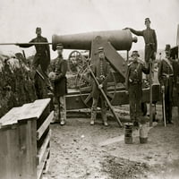 Arlington, Virginia. Vojnici 4. New York Teška artiljerija 24-PDR. Siege pištolj na drvenom baštetu